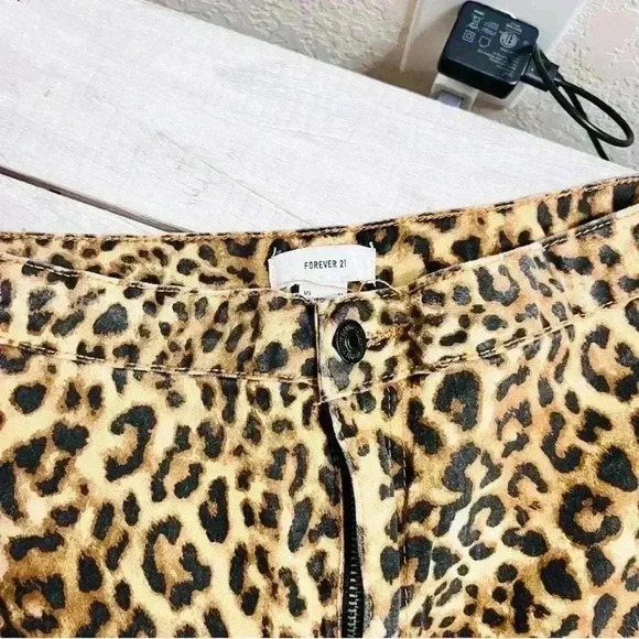 Forever 21 leopard animal print Flare Jeans #00412533 wide leg Size 27 - Picture 8 of 10